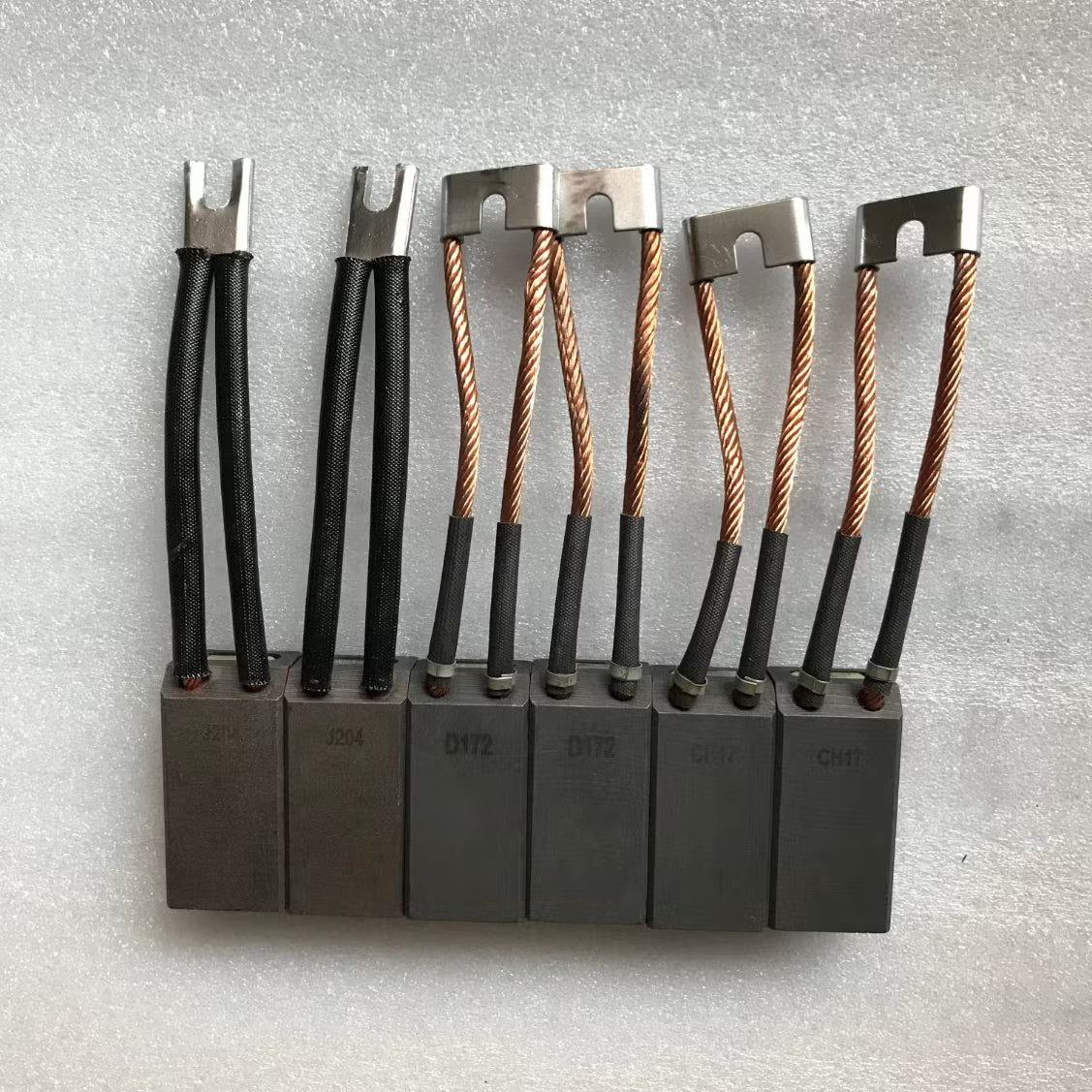 FUJI J204 Brushes 15×8×8mm – Carbon Brushes for Fuji SMT Machines